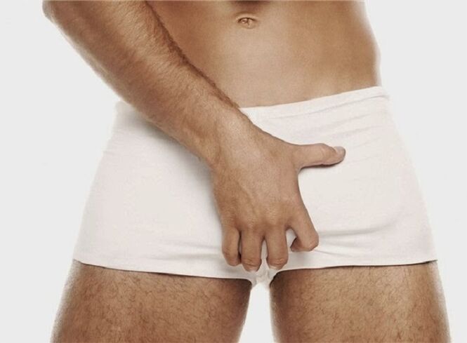 Facendo exercicios para agrandar o pene